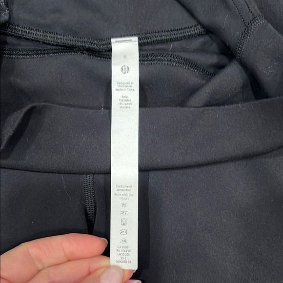 Black High-Waisted Leggings - Picture 4 of 9